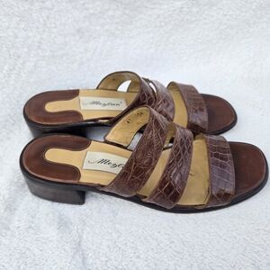 Mezlan Sz9.5 Narrow Brown Crocodile-Embossed Leather Triple-Strap Slide Sandals